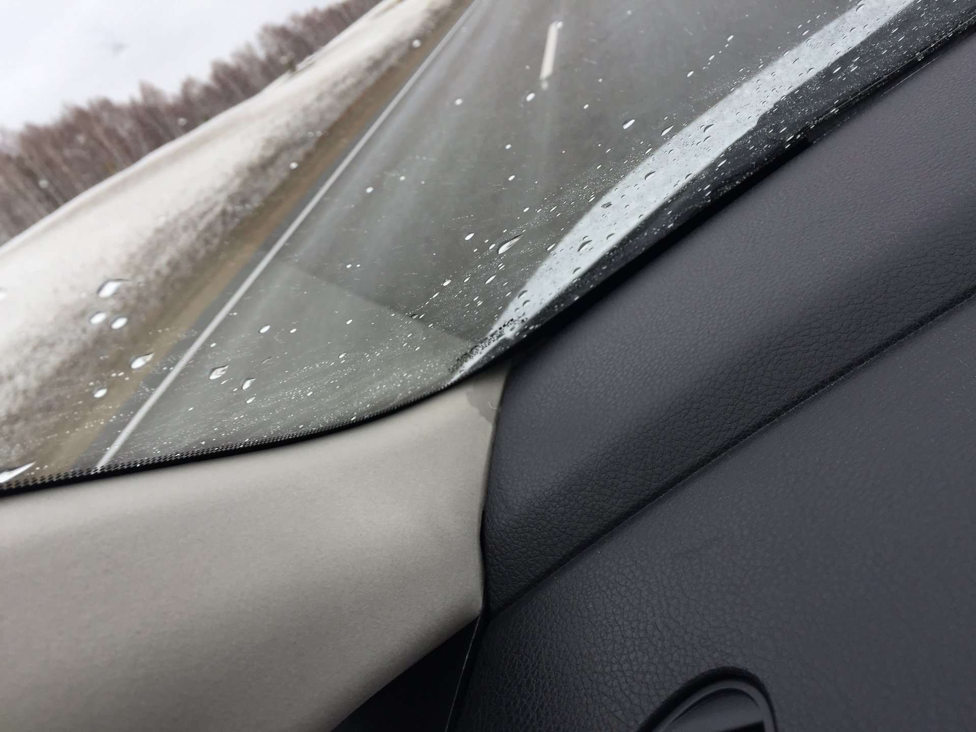 protechki lobovogo stekla pochemu takoe vozmozhno i chto s etim delat carglass na drive2