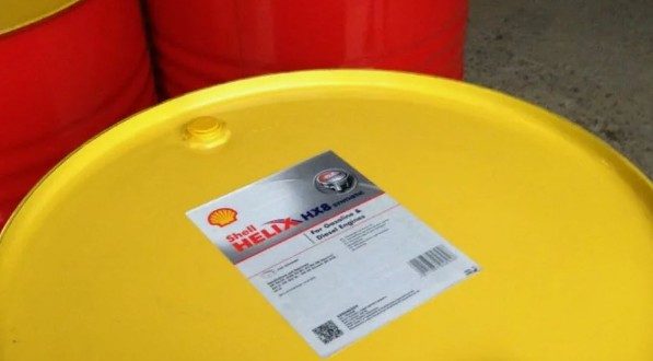 Полусинтетическое моторное масло в бочках: когда опт реально выгоден автосервису