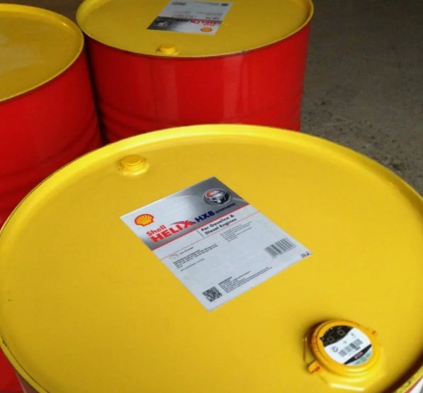 Полусинтетическое моторное масло в бочках: когда опт реально выгоден автосервису