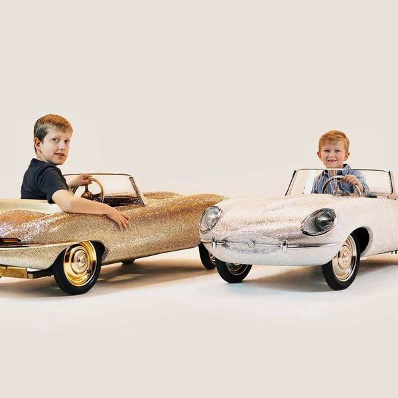 kak u papy detskie benzinovye superkary kopii legendarnyh avtomobilej